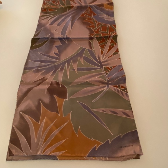 Vintage Liz Claibourne Neutral Leaves Scarf - Picture 1 of 5